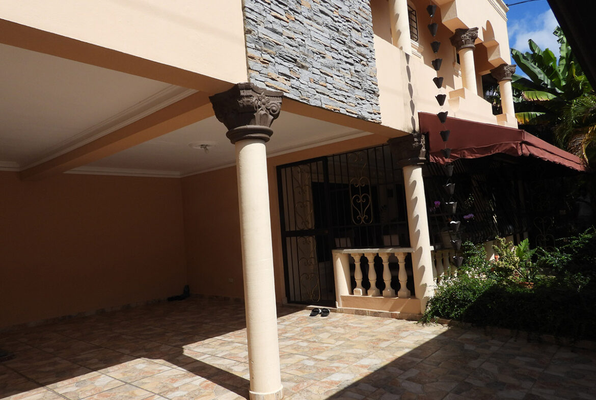 Casa en La Urbanización Italia Con Mucho Patio