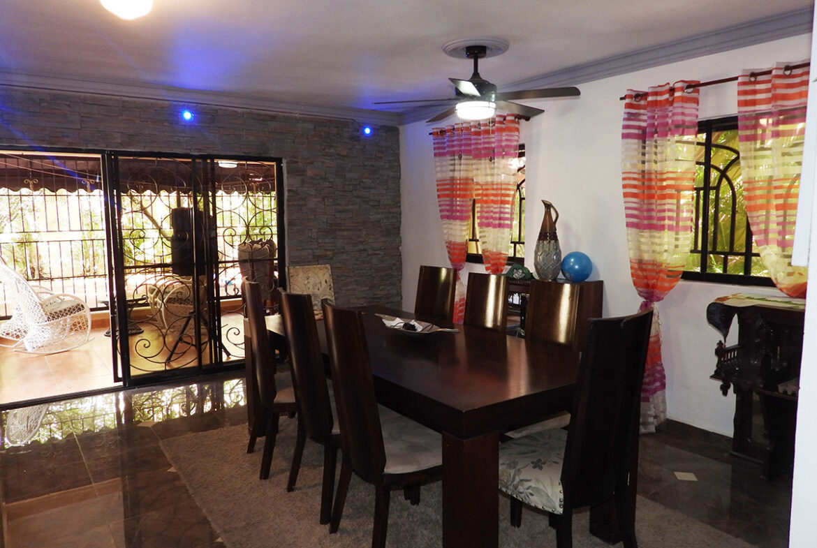 Casa en La Urbanización Italia Con Mucho Patio