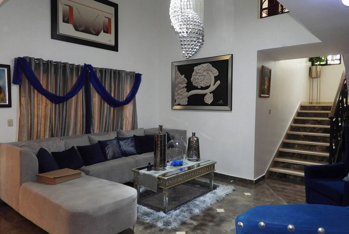 Casa en La Urbanización Italia Con Mucho Patio