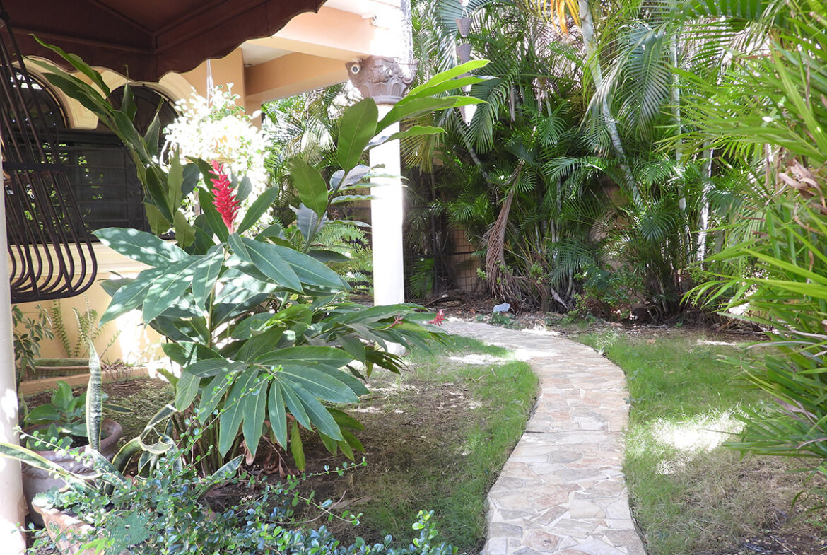Casa en La Urbanización Italia Con Mucho Patio