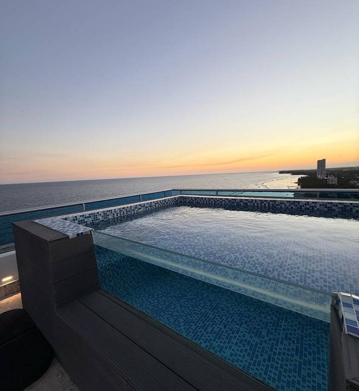 Penthouse Frente al Mar Piso 14 en Juan Dolió Las Olas
