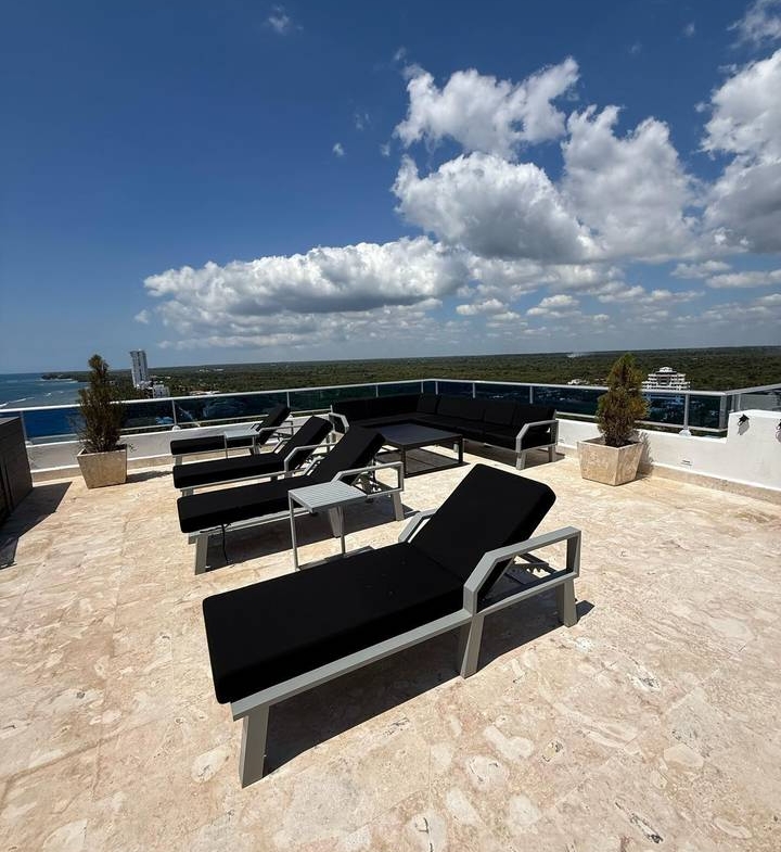 Penthouse Frente al Mar Piso 14 en Juan Dolió Las Olas