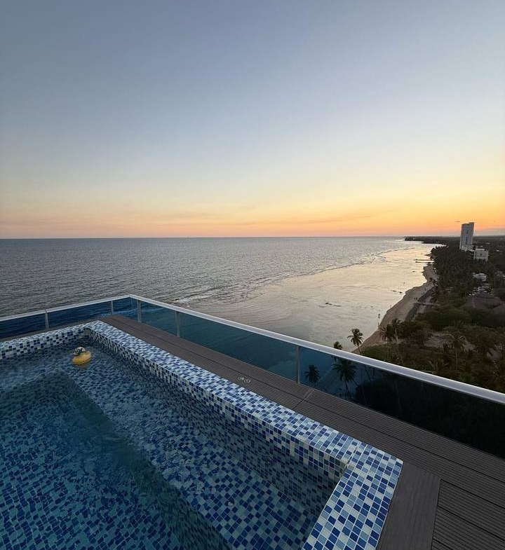 Penthouse Frente al Mar Piso 14 en Juan Dolió Las Olas