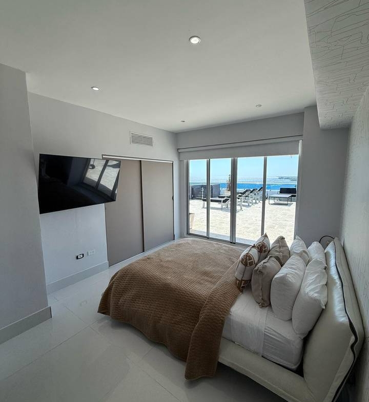 Penthouse Frente al Mar Piso 14 en Juan Dolió Las Olas