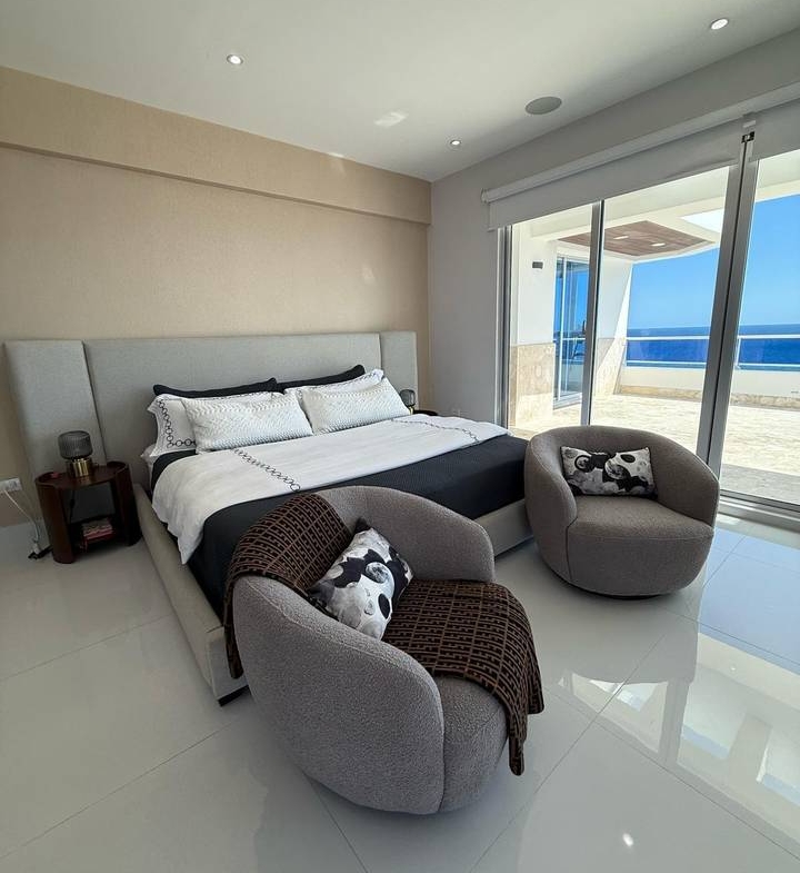 Penthouse Frente al Mar Piso 14 en Juan Dolió Las Olas