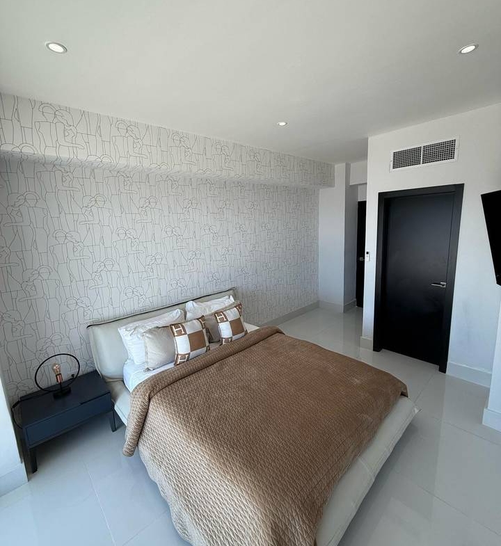 Penthouse Frente al Mar Piso 14 en Juan Dolió Las Olas