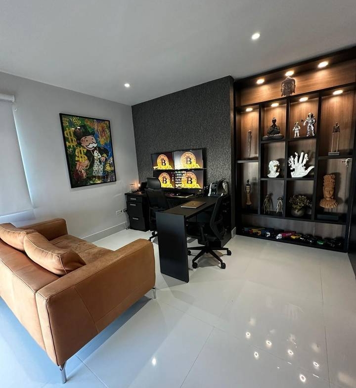 Penthouse Frente al Mar Piso 14 en Juan Dolió Las Olas