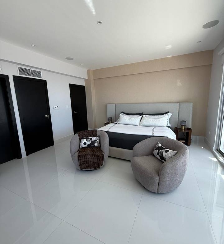 Penthouse Frente al Mar Piso 14 en Juan Dolió Las Olas