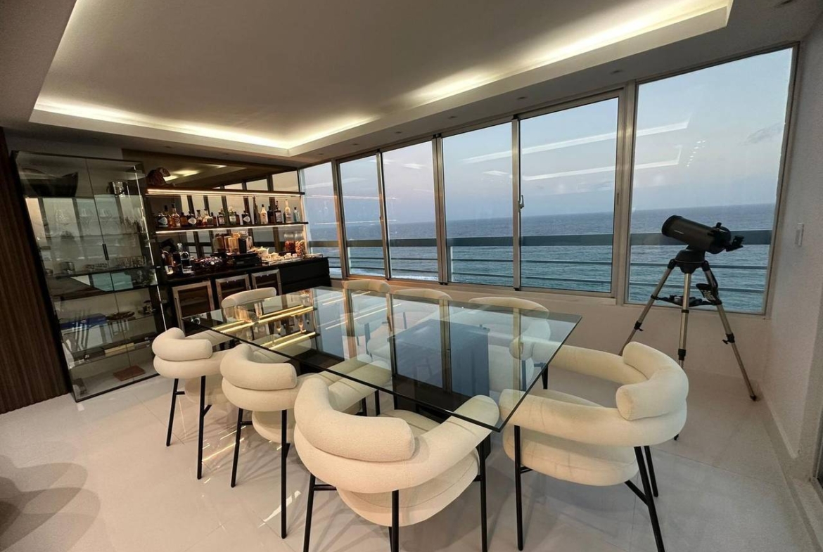 Penthouse Frente al Mar Piso 14 en Juan Dolió Las Olas