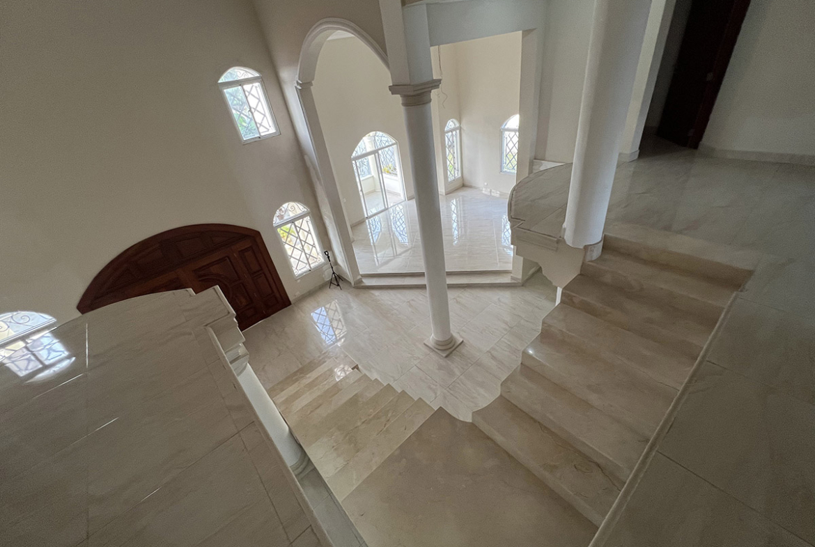 Mejor Casa de Prado Oriental en Veta y Negociable