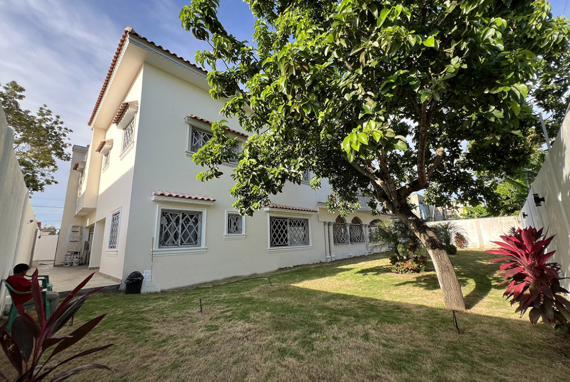 Mejor Casa de Prado Oriental en Veta y Negociable