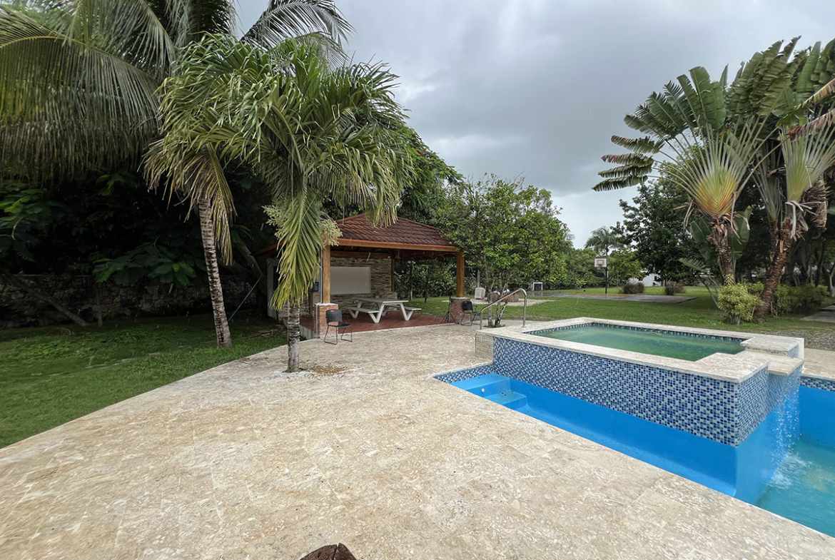 Villa independiente Juan Dolio Zona Guavaberry