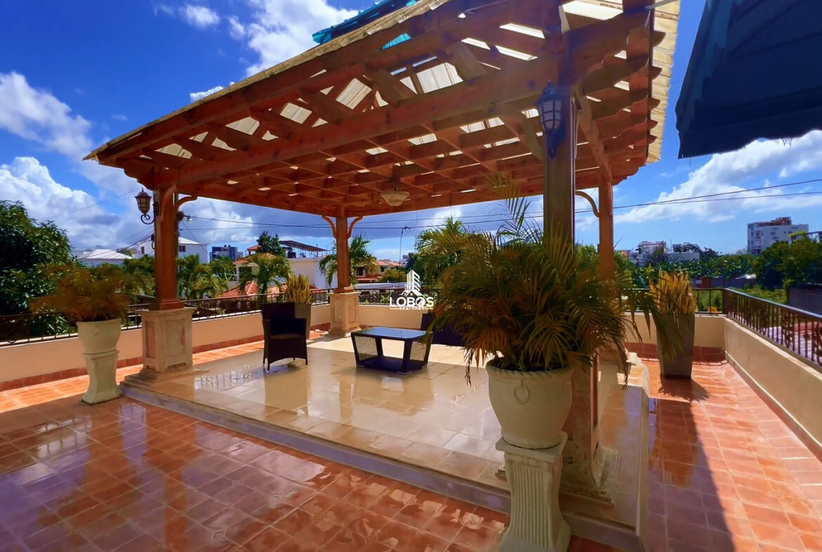 Masion en Prado Oriental con Estilo Italiano
