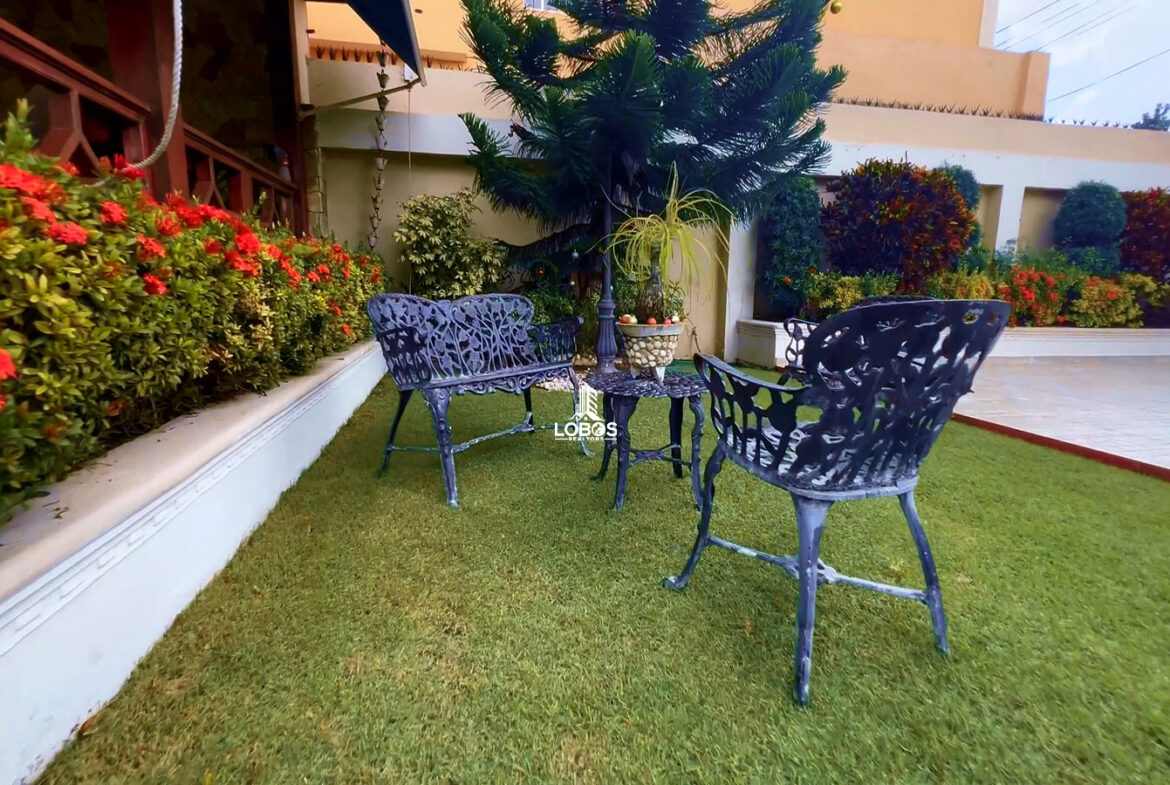 Masion en Prado Oriental con Estilo Italiano
