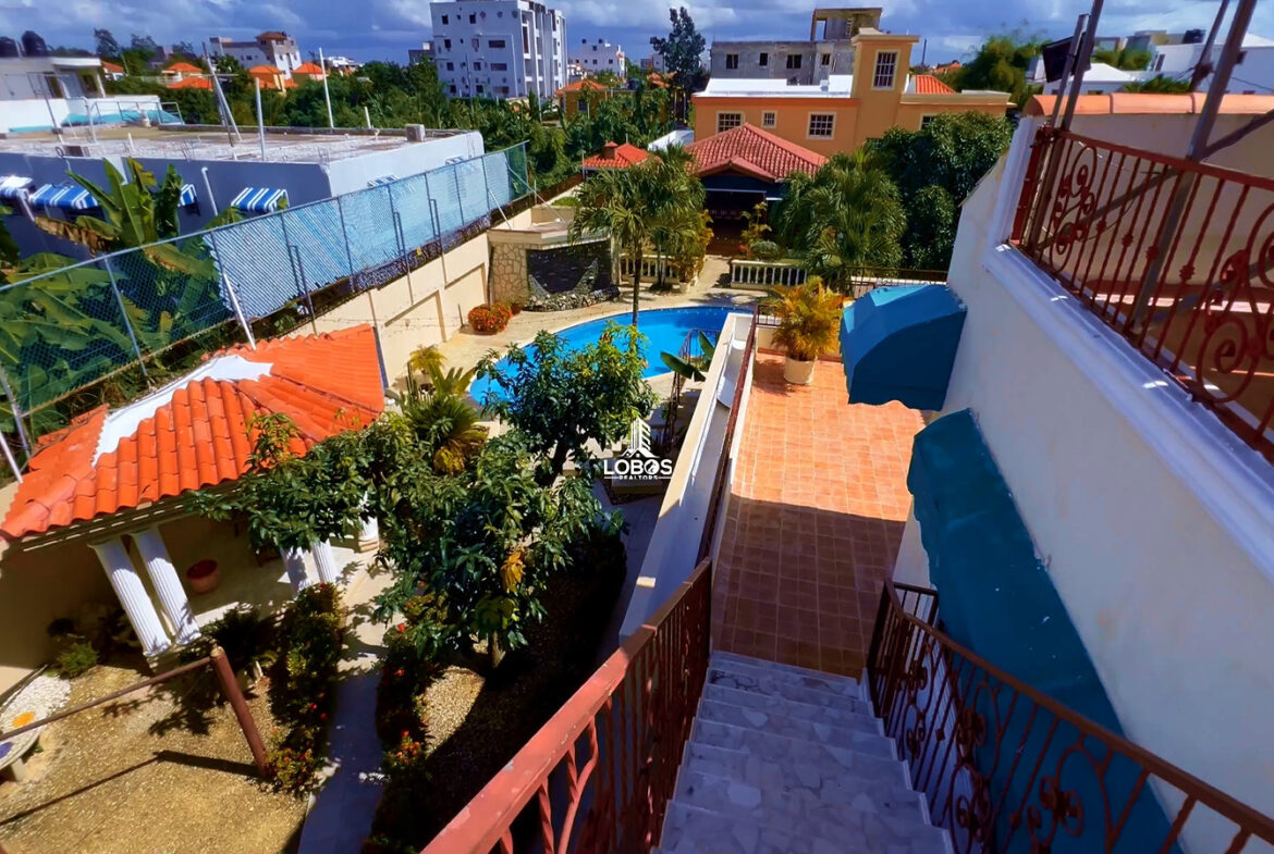 Masion en Prado Oriental con Estilo Italiano