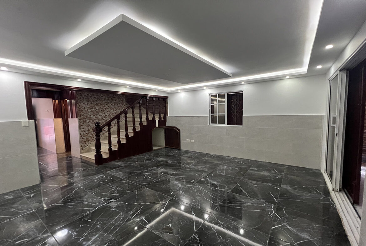 Casa Remodelada en La Urbanización Italia