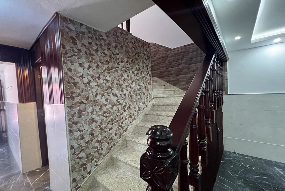 Casa Remodelada en La Urbanización Italia