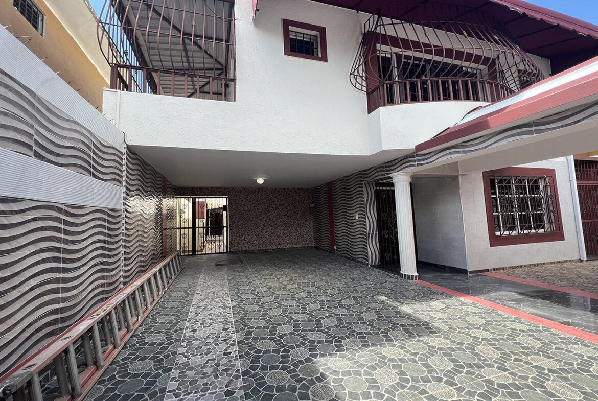 Casa Remodelada en La Urbanización Italia