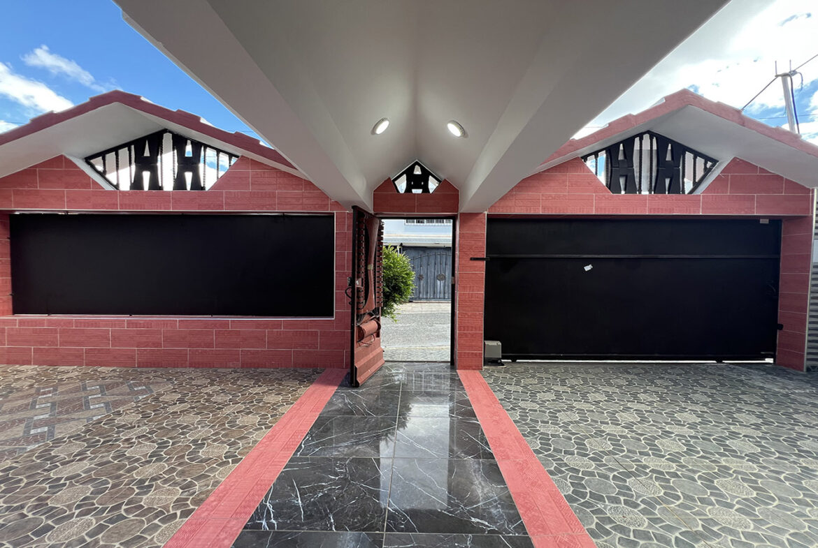 Casa Remodelada en La Urbanización Italia