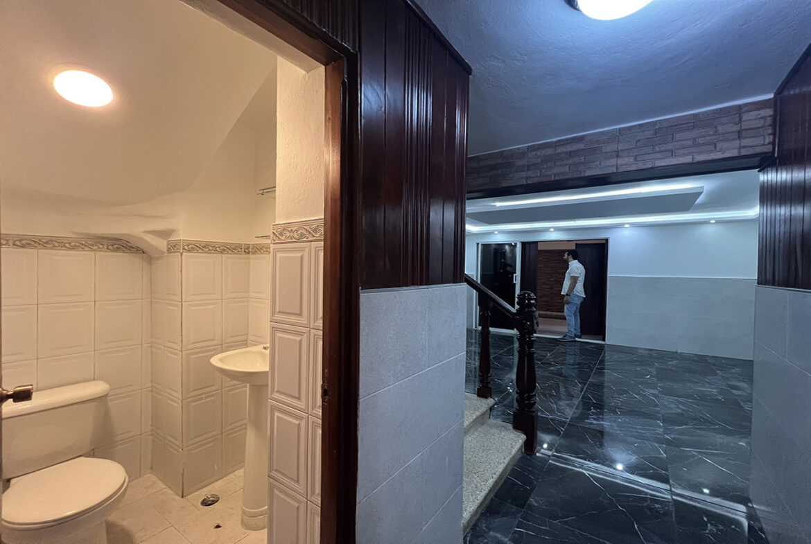 Casa Remodelada en La Urbanización Italia
