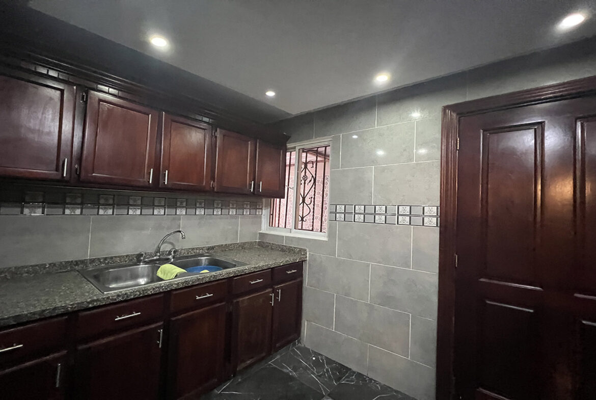 Casa Remodelada en La Urbanización Italia
