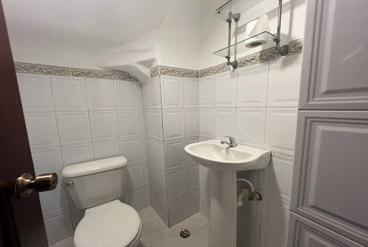 Casa Remodelada en La Urbanización Italia